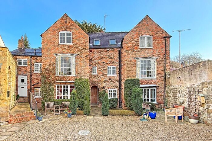 2 Bedroom Apartment For Sale In Flat, Briggate, HG5