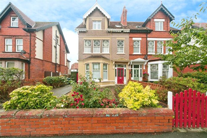 2 Bedroom Flat For Sale In Maelgwyn Road, Llandudno, Conwy, LL30