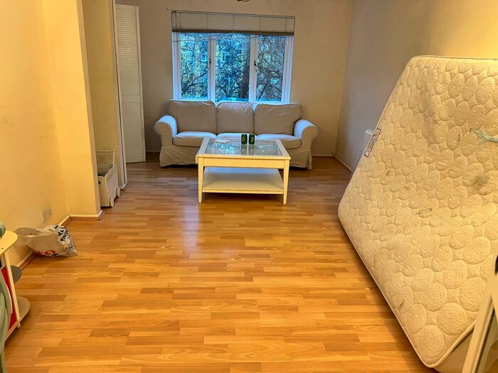 2 Bedroom Flat To Rent In Alders Close, London, E11