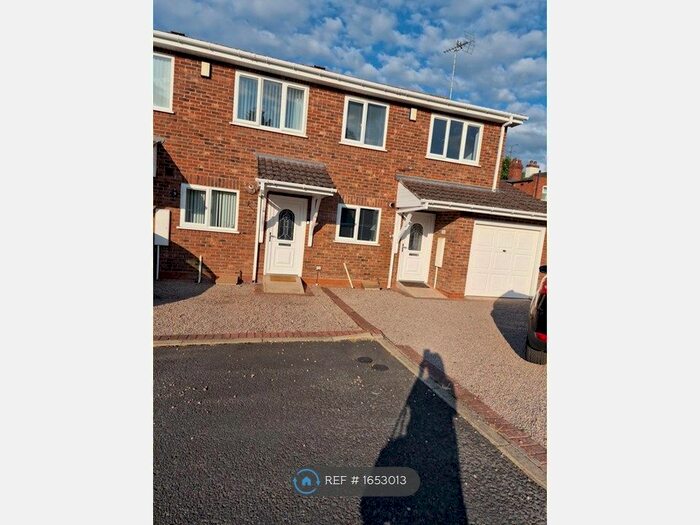3 Bedroom Semi-Detached House To Rent In Renfrew Gardens, Kidderminster, DY11