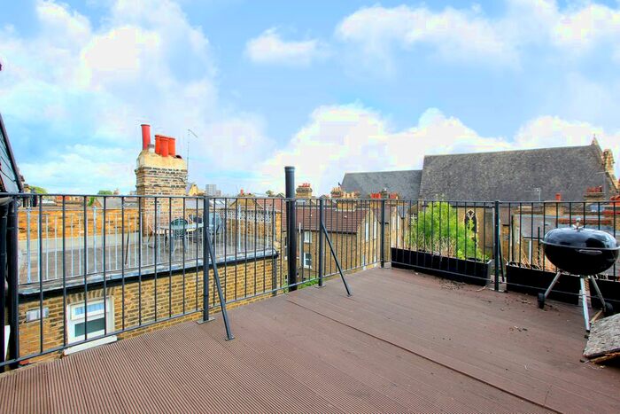 3 Bedroom Flat To Rent In Sandmere Road, Clapham, SW4