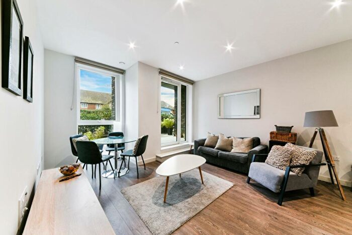 1 Bedroom Flat To Rent In Sandpiper Building, Woodbury Down, London, N4