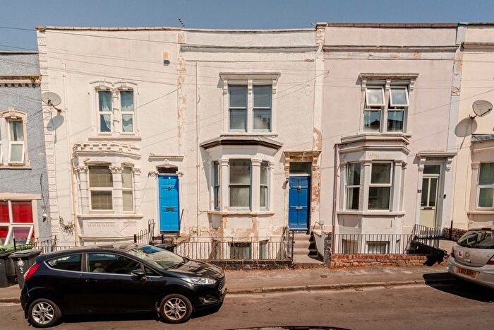 3 Bedroom Terraced House For Sale In Fraser Street, Windmill Hill, Bristol, BS3