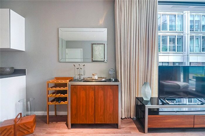 1 Bedroom Flat For Sale In Canter Way, London, E1