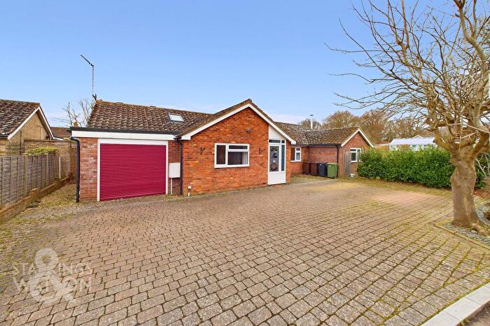 5 Bedroom Detached Bungalow For Sale In Hillside, Chedgrave, Norwich, NR14