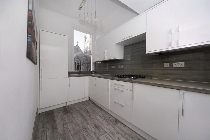 2 Bedroom Flat To Rent In Windsor Road, W5