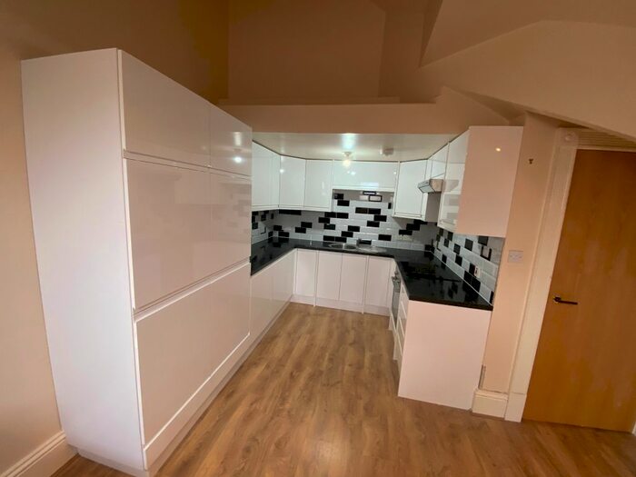 2 Bedroom Town House To Rent In Heaton Moor Road, Heaton Moor, Stockport, SK4