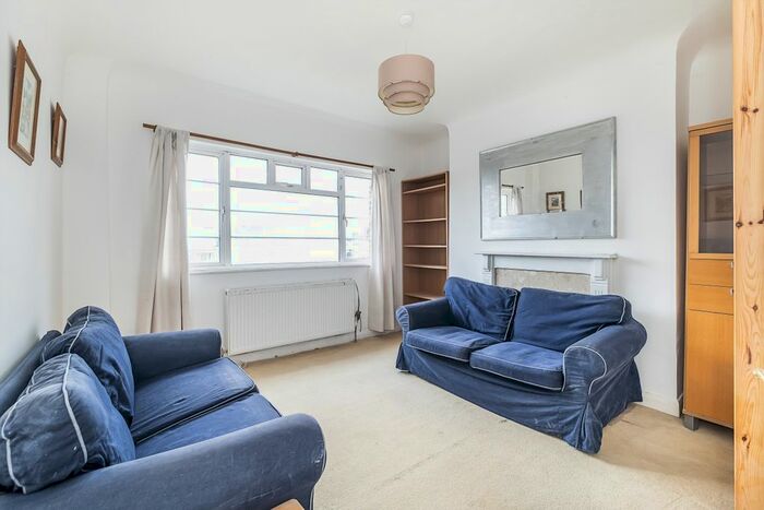 2 Bedroom Flat To Rent In New Park Road, London, SW2