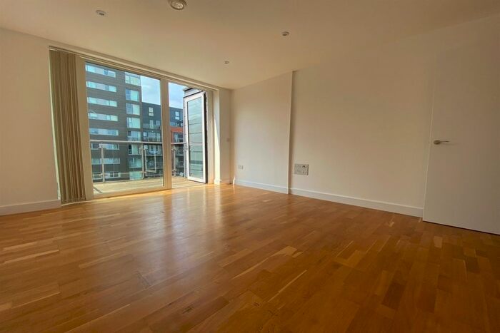 3 Bedroom Flat To Rent In Zenith Close, London, NW9
