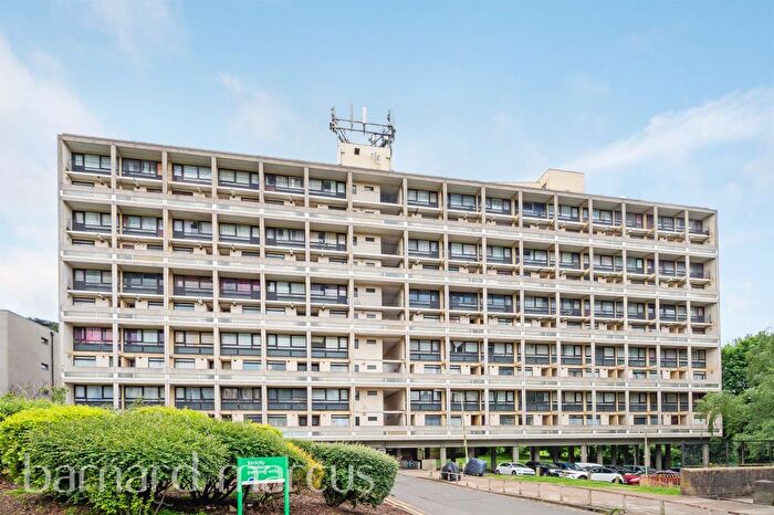 2 Bedroom Maisonette For Sale In Highcliffe Drive, London, SW15
