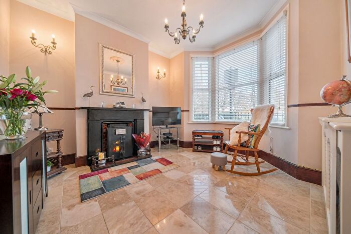 2 Bedroom Maisonette For Sale In Childeric Road, New Cross, London, SE14