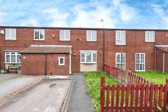 3 Bedroom Terraced House For Sale In Appledorne Gardens, Birmingham, B34