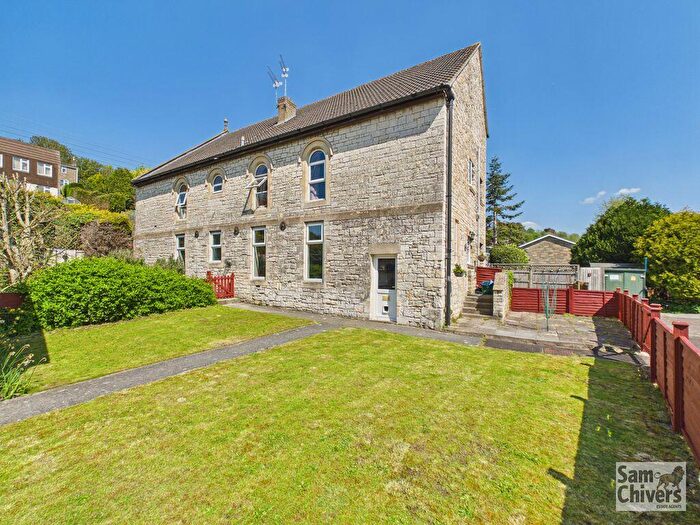 2 Bedroom Flat For Sale In Chapel Lawns, Radstock, BA3