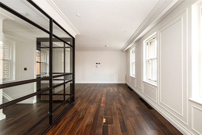 3 Bedroom Flat To Rent In Charles Street, Mayfair, W1J