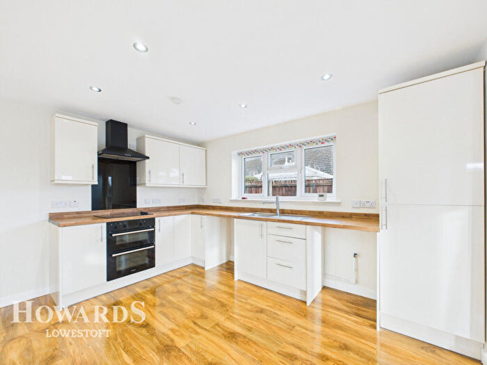 3 Bedroom Detached Bungalow For Sale In Clover Way, Gunton, NR32