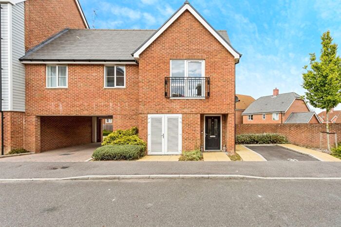 2 Bedroom Flat For Sale In Alder Way, Faygate, Horsham, RH12