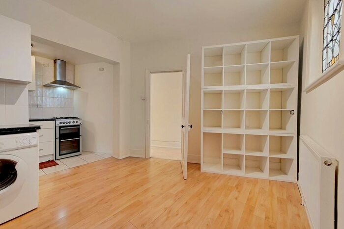 1 Bedroom Flat To Rent In Hendon Lane, Finchley, London, N3