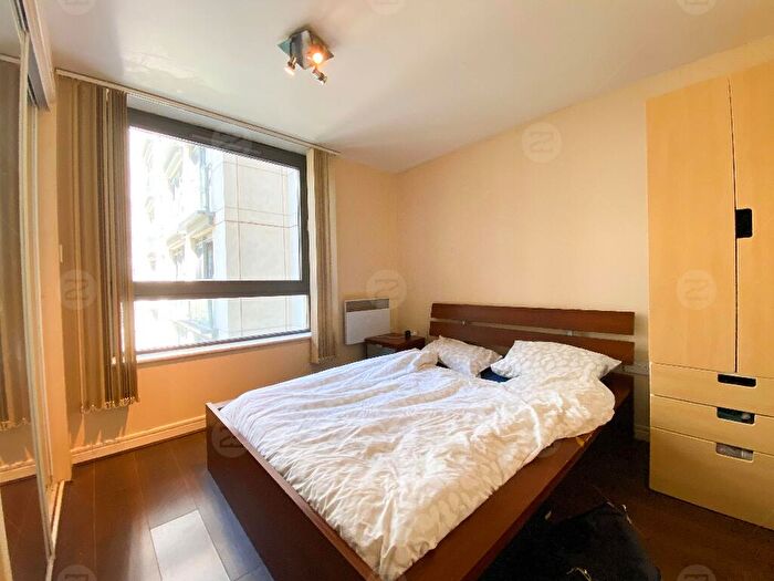 1 Bedroom Flat For Sale In Centenary Plaza, Holliday Street, Birmingham, B1