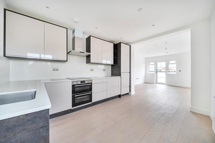 2 Bedroom Flat For Sale In Peckham Rye, London, SE15