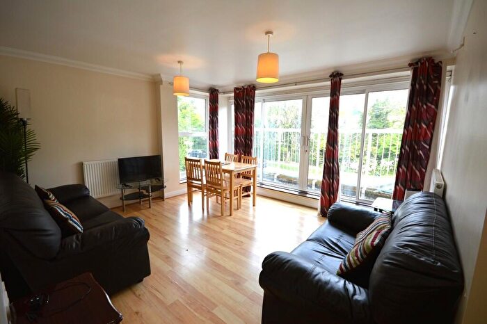 2 Bedroom Flat To Rent In The Avenue, Wembley, HA9