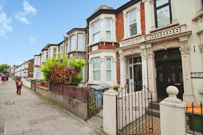 3 Bedroom Flat To Rent In Romford Road, Forest Gate, London, E7