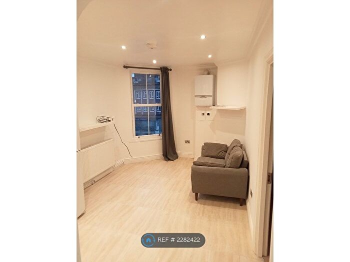 2 Bedroom Flat To Rent In Balham High Road, London, SW12