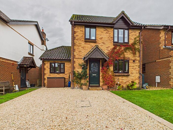 3 Bedroom Detached House For Sale In Burydown Mead, Basingstoke, RG25