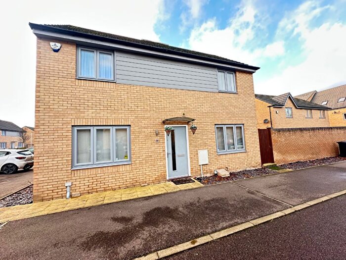 3 Bedroom End Terrace House To Rent In Hazel Mead, Dunstable, Bedfordshire, LU5