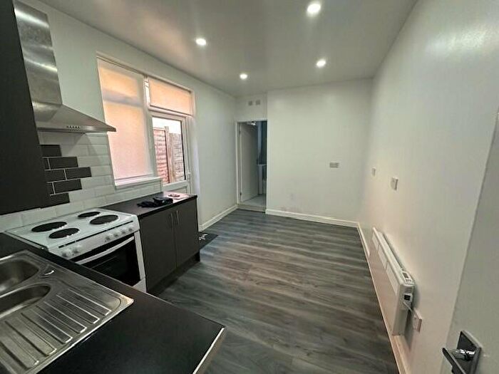 1 Bedroom Flat To Rent In Bearwood Road, Birmingham, B66