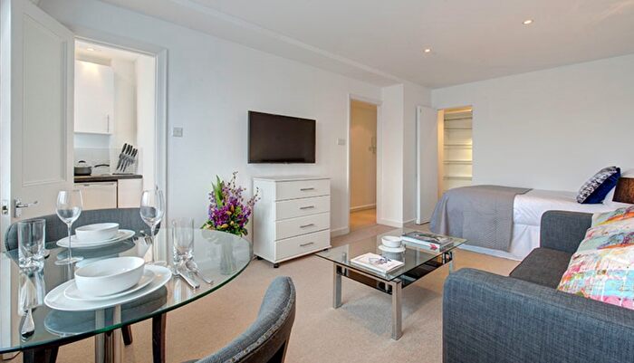 1 Bedroom Flat To Rent In Hill Street, London, W1J