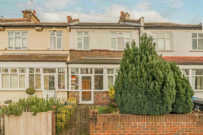 3 Bedroom Semi-Detached House To Rent In Melrose Gardens, New Malden, KT3