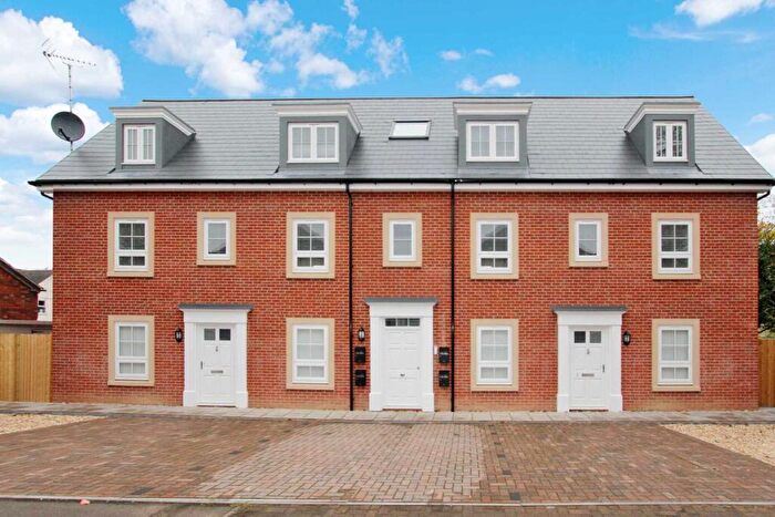 2 Bedroom Apartment To Rent In Bath Road, Old Town, SN1