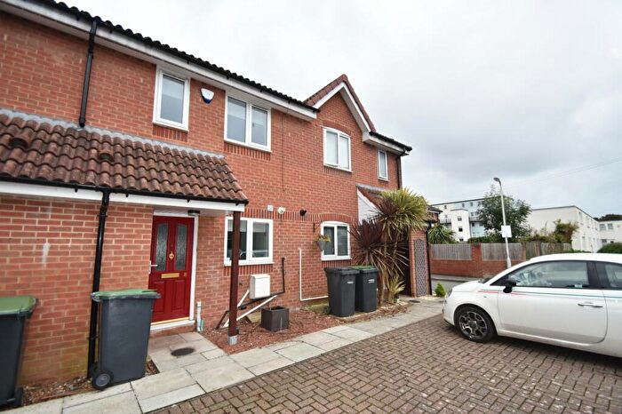 2 Bedroom House To Rent In Halyard Close, Gosport, Hampshire, PO13