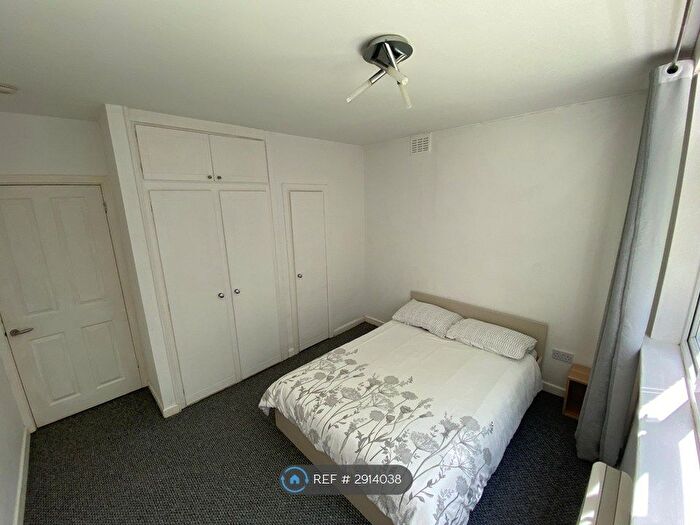 2 Bedroom Flat To Rent In Savoy Close, Birmingham, B32