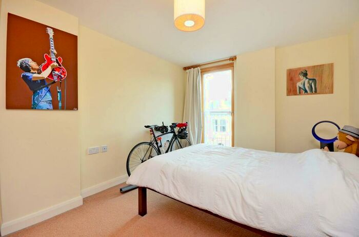 2 Bedroom Flat To Rent In Oberon Court, East Ham, London, E6