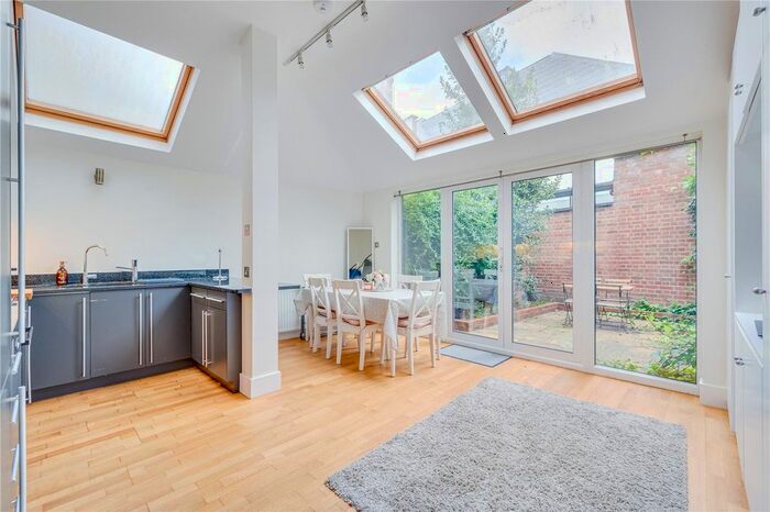 3 Bedroom Flat To Rent In Parsons Green, London, SW6