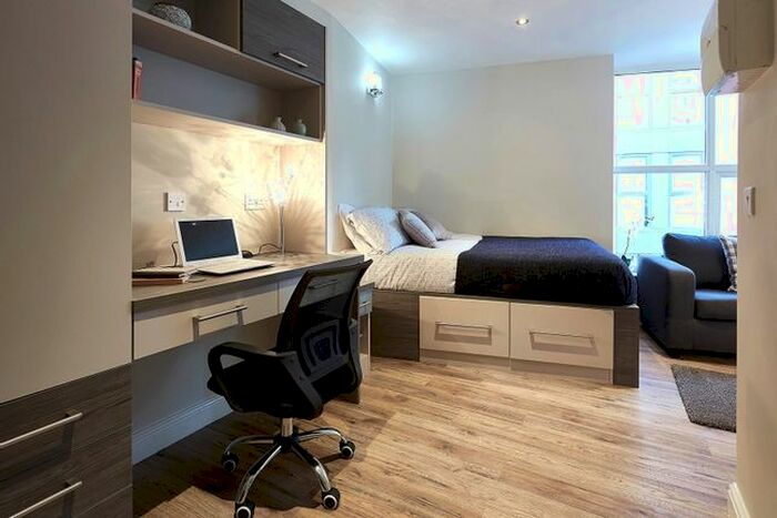 Studio To Rent In Apt, Eagle House #, M3