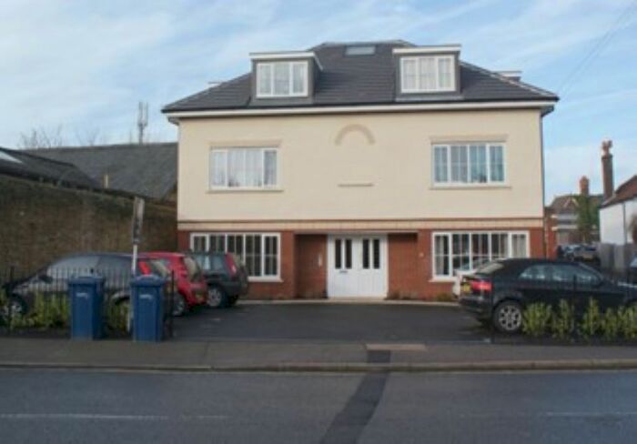 2 Bedroom Flat To Rent In Summers Road, Farncombe, GU7