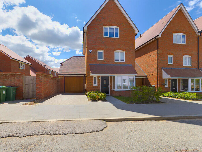 4 Bedroom Detached House To Rent In Illett Way, Kilnwood Vale, RH12