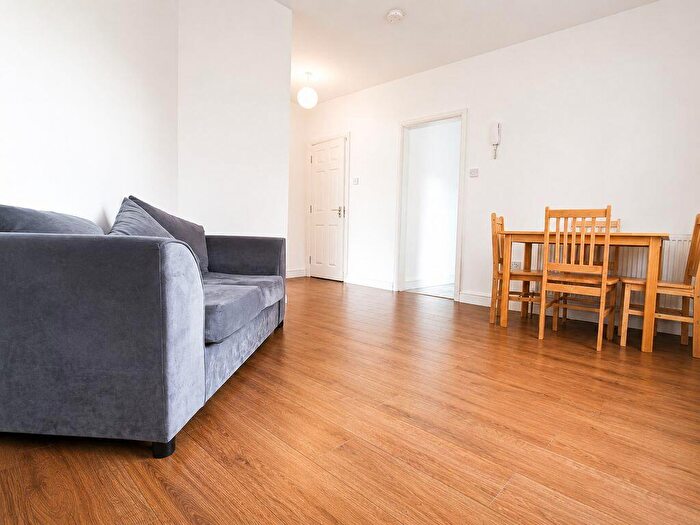 2 Bedroom Flat To Rent In Two Double Bedroom Flat Near Manor House Station, N4