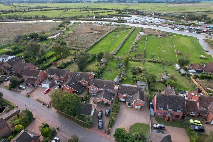 4 Bedroom Detached House For Sale In Priory Road, St Olaves, NR31