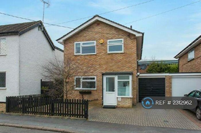 3 Bedroom Detached House To Rent In Pineapple Road, Amersham, HP7