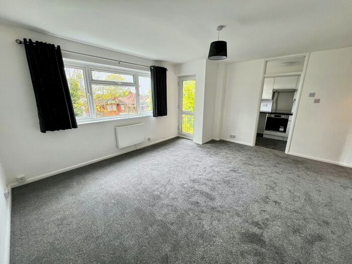 1 Bedroom Flat To Rent In Alexandra Road, Epsom, KT17