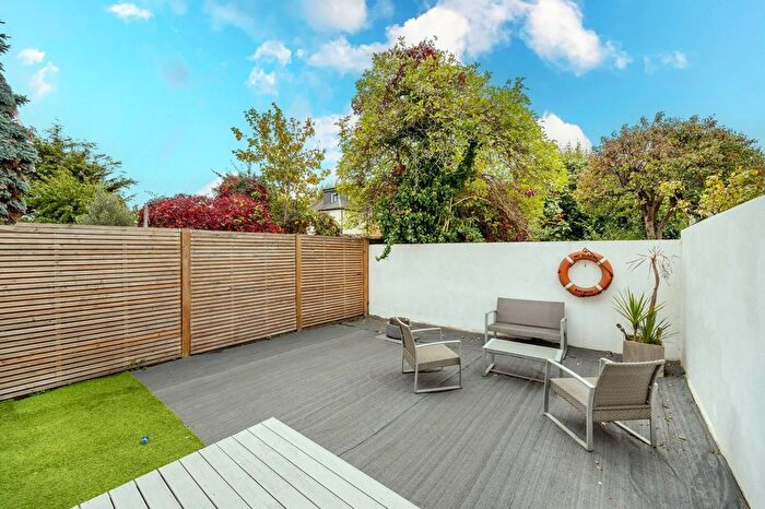2 Bedroom Flat For Sale In Central Park Road, East Ham, London, E6