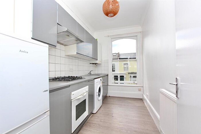 2 Bedroom Flat To Rent In Dynevor Road, N16