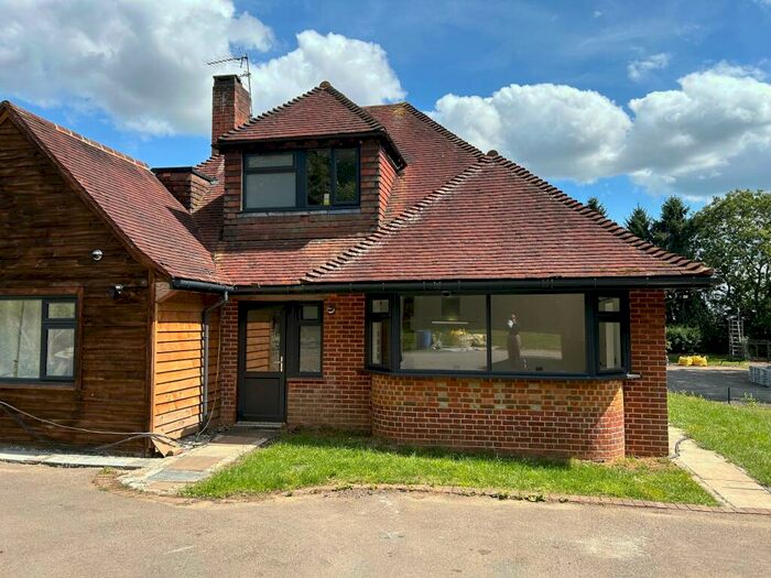 Studio To Rent In Bath Road, Knowl Hill, RG10