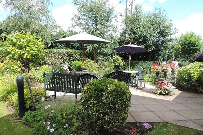 2 Bedroom Retirement Property For Sale In Darkes Lane, Potters Bar, EN6
