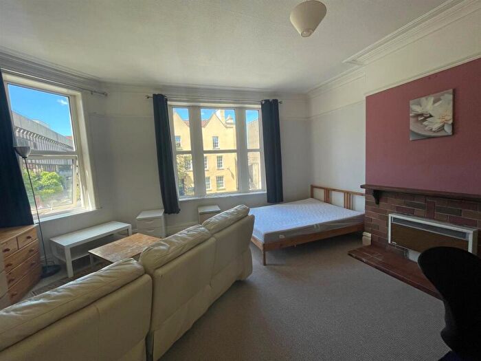 4 Bedroom Flat To Rent In St. Michaels Hill, Bristol, BS2
