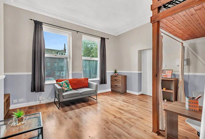 1 Bedroom Flat To Rent In Flat, Hyde Park Road, Leeds, LS6