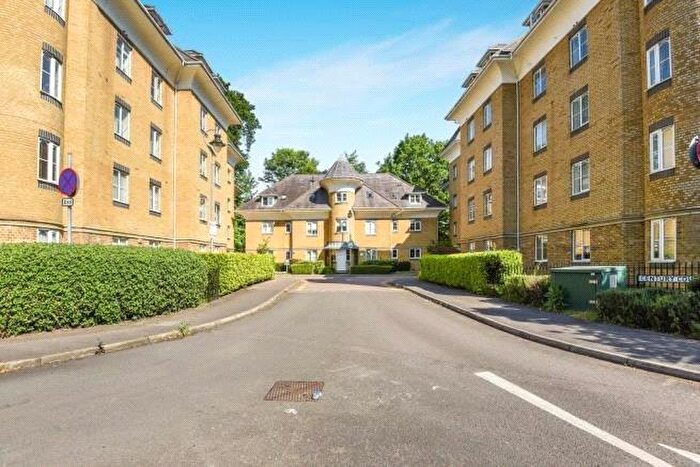 2 Bedroom Flat To Rent In Woking, Surrey, GU21